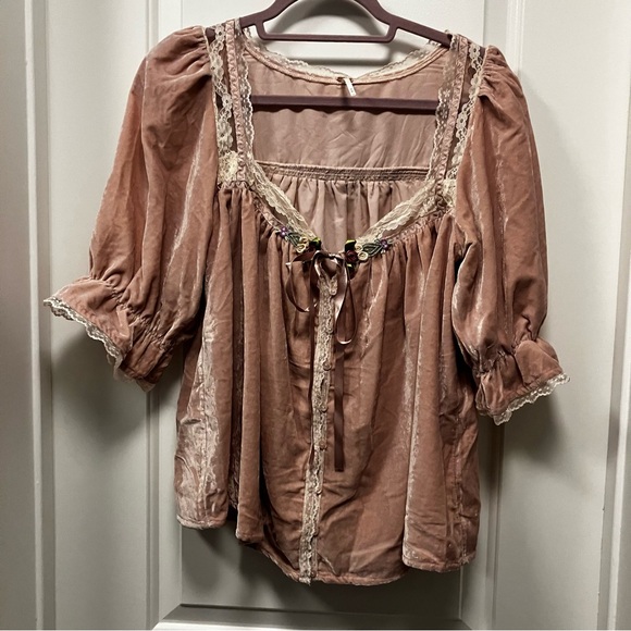 Free People new w/ tags let’s voyage, blush, pink velvet, lace floral blouse M - Picture 2 of 16